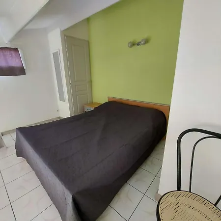 Renove 2 Pieces Avec Mezzanine, Terrasse Et Acces Direct - Fr-1-326-748 مارسيلان